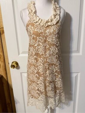 VENUS Cream Lace Halter Mini Dress with Ruffled Neckline Size 4 (Small)